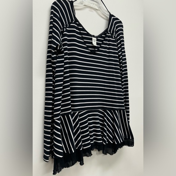 We The Free Black and White Asymmetrical Ruffled Blouse - Picture 8 of 11